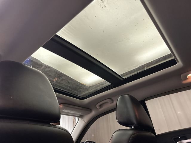 Used 2016 Chrysler 300 C image 18