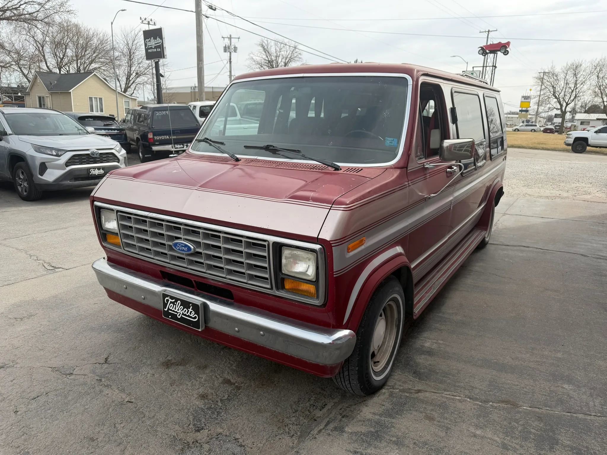 Used 1991 Ford E-150 and Econoline 150 Econoline Cargo Van RWD image 4