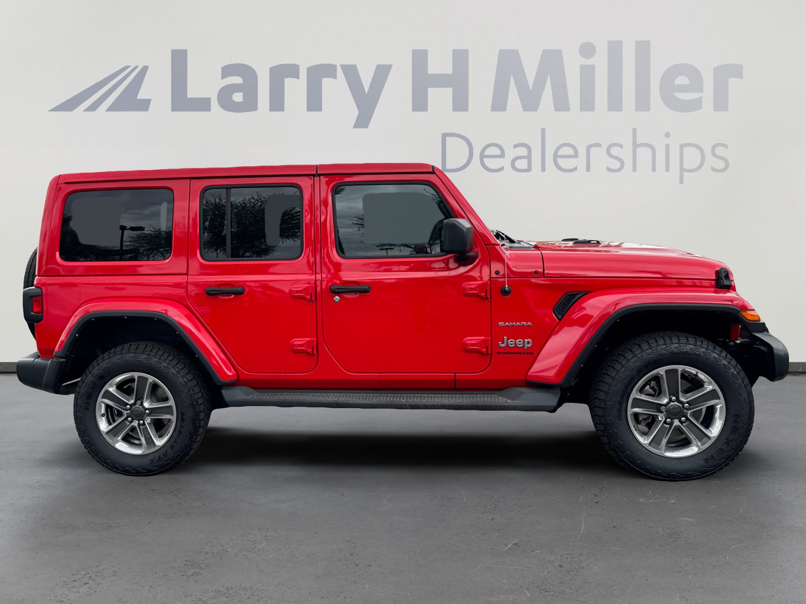 Used 2023 Jeep Wrangler Unlimited Sahara AWD/4WD image 6