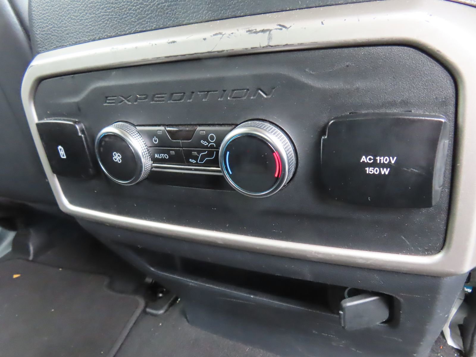 Used 2024 Ford Expedition XLT AWD/4WD image 37