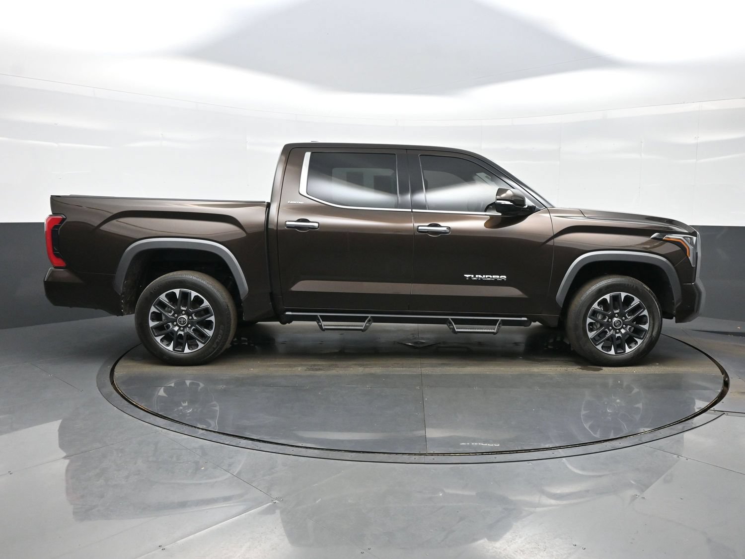 Used 2023 Toyota Tundra Limited AWD/4WD image 7