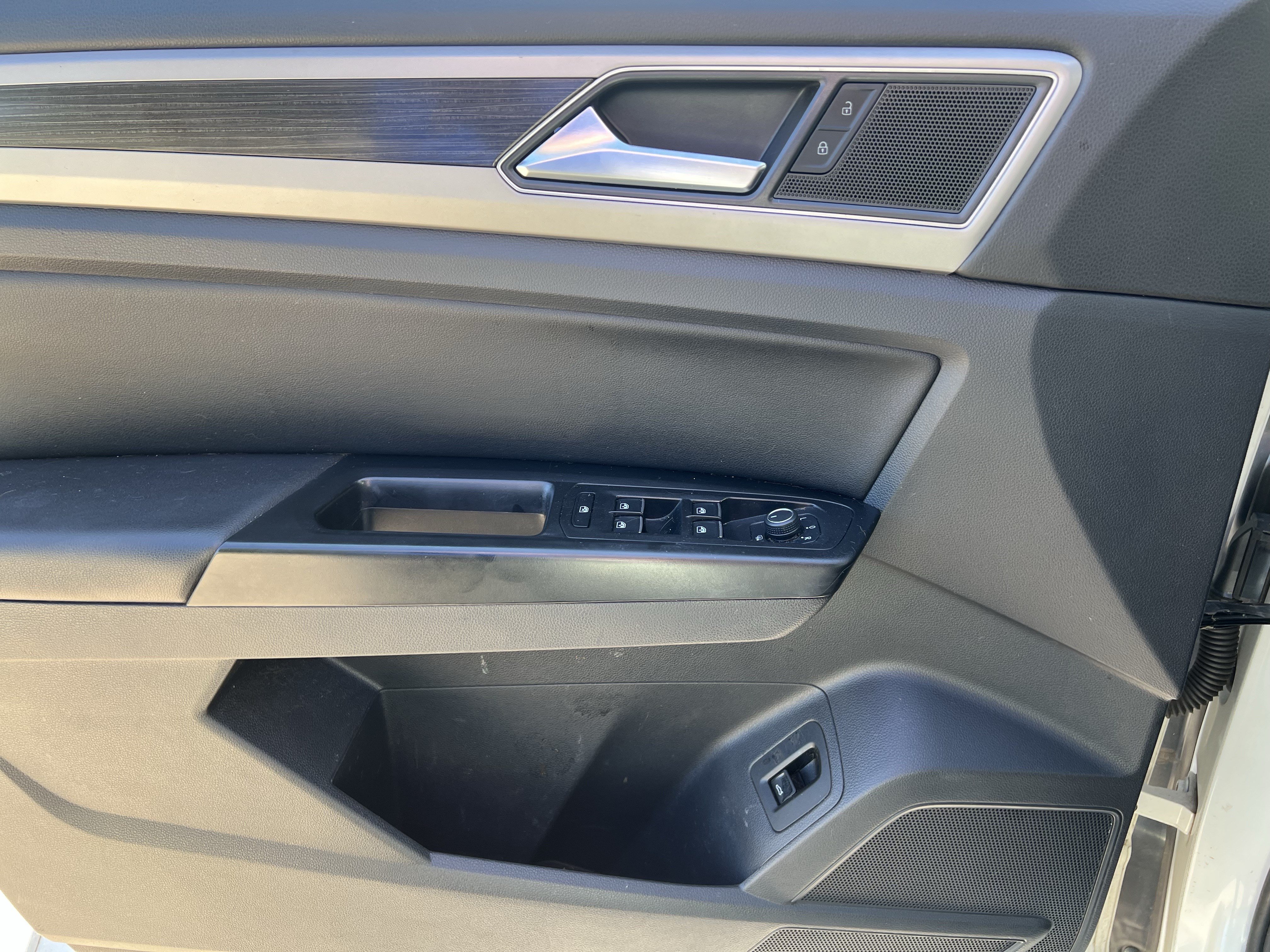 Used 2019 Volkswagen Atlas SE w/ Towing Package AWD/4WD image 14