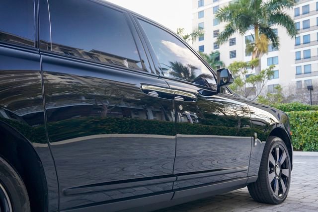 Used 2023 Rolls-Royce Cullinan w/ Cullinan Package image 29