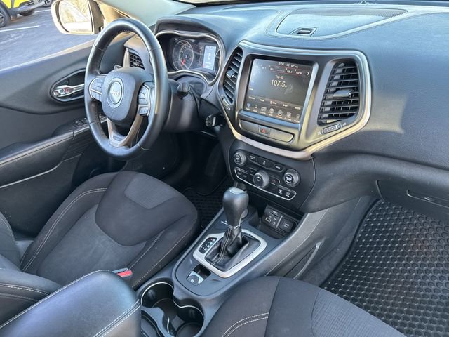 Used 2016 Jeep Cherokee Latitude w/ Cold Weather Group image 24