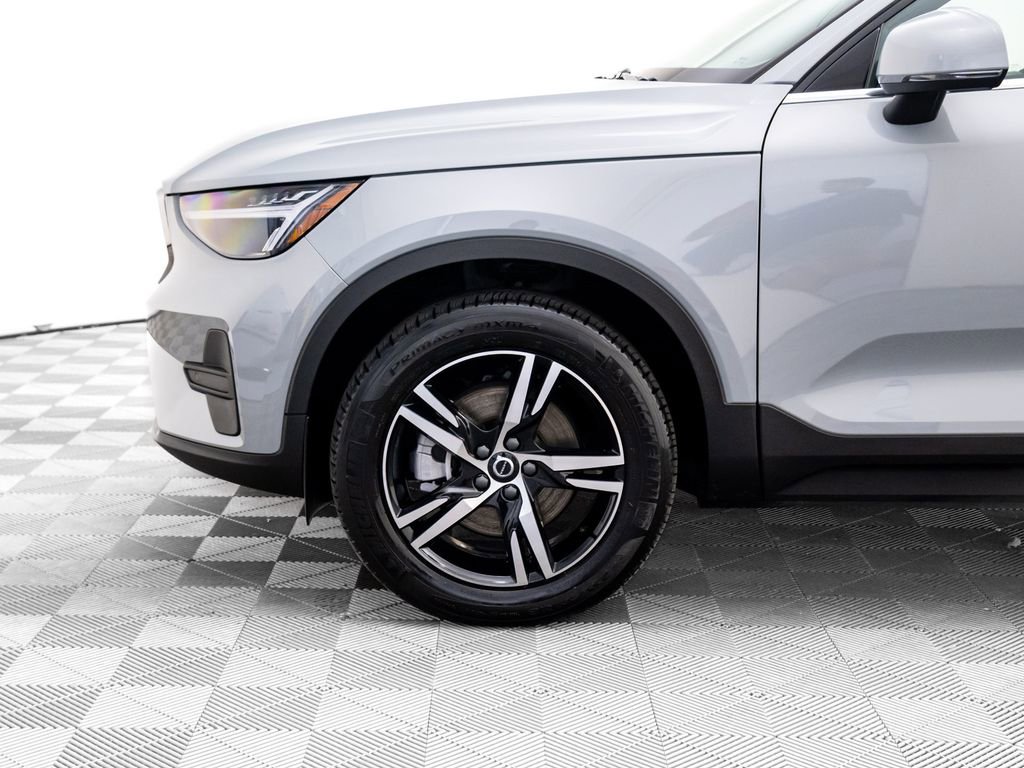 Used 2025 Volvo XC40 B5 Core image 35