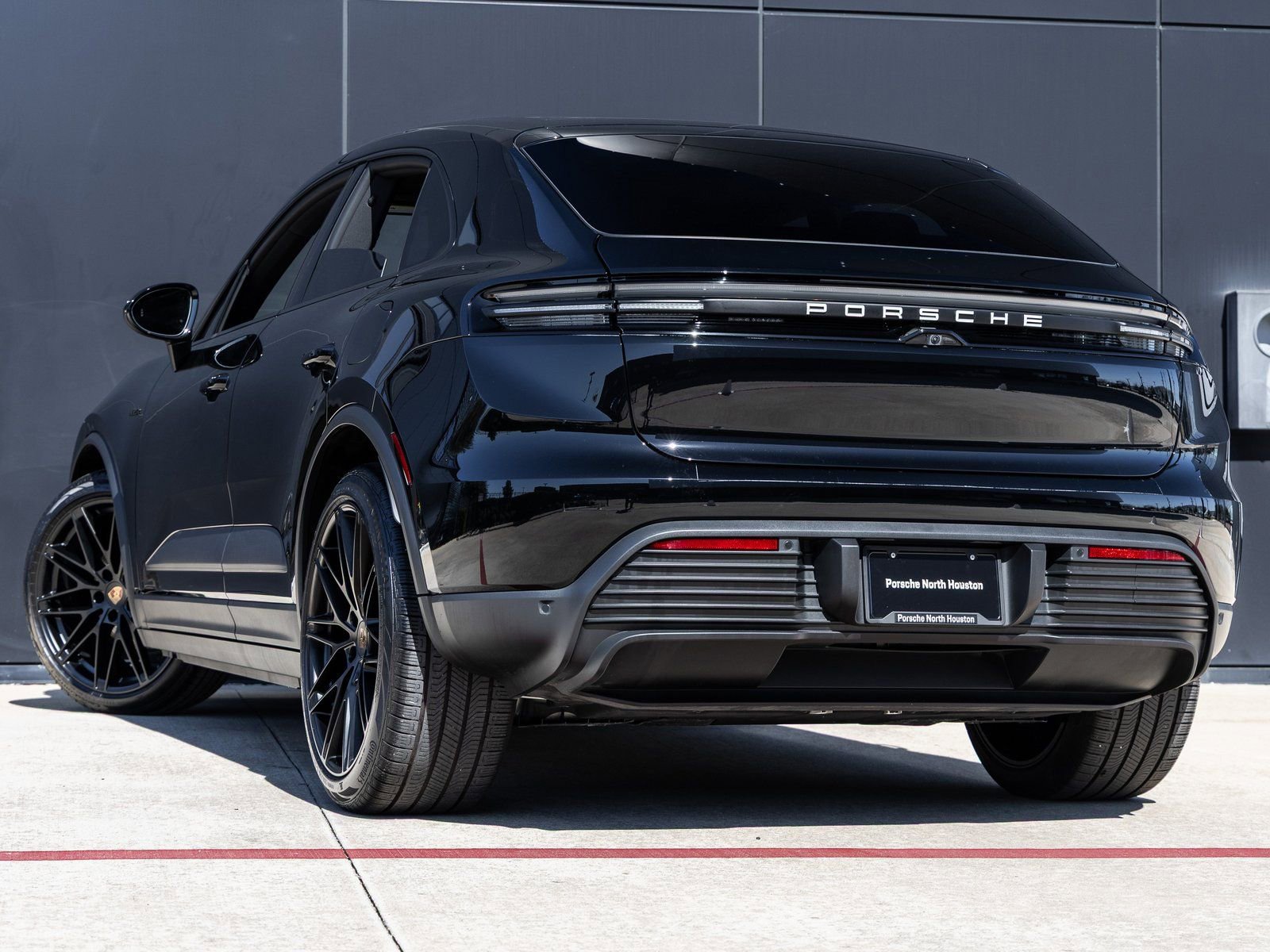 Certified 2025 Porsche Macan Electric image 3