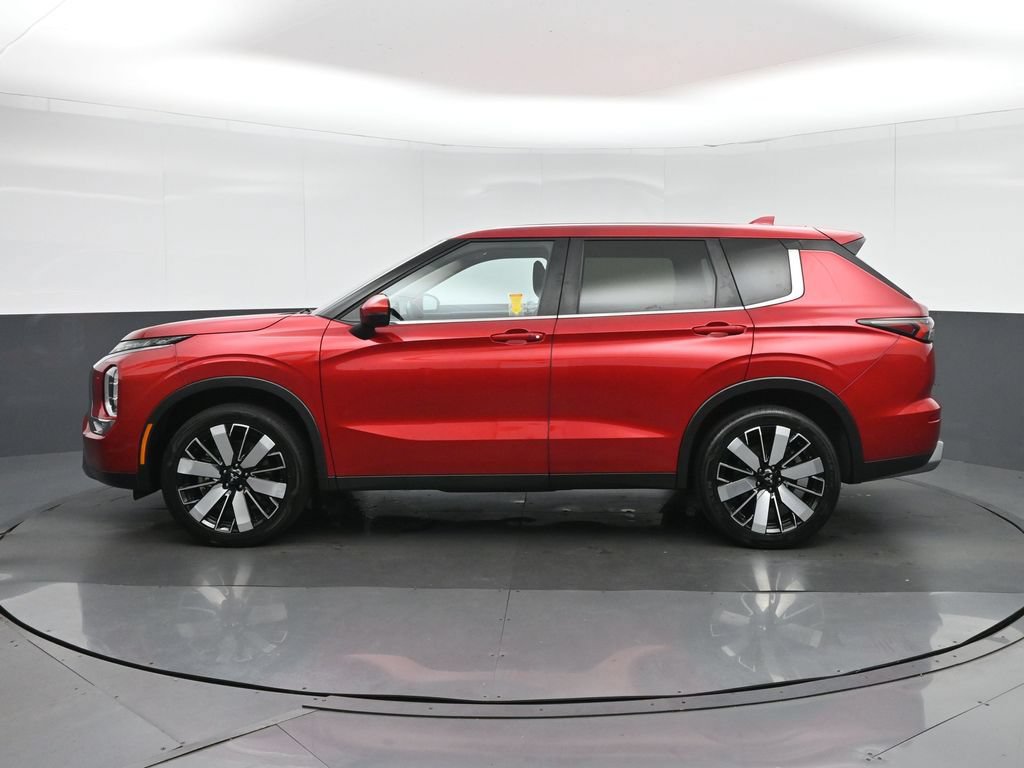 Used 2025 Mitsubishi Outlander AWD image 4