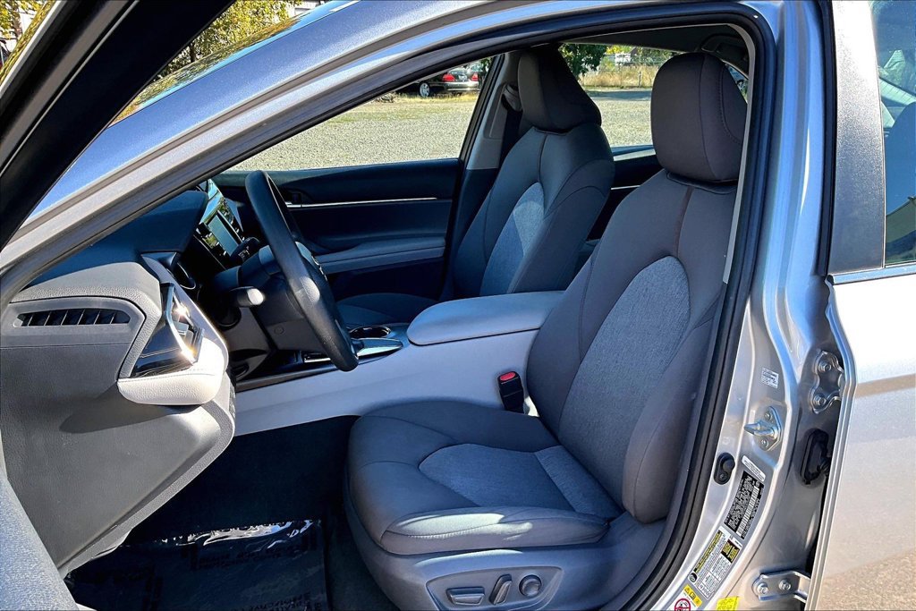 Used 2018 Toyota Camry LE FWD image 9