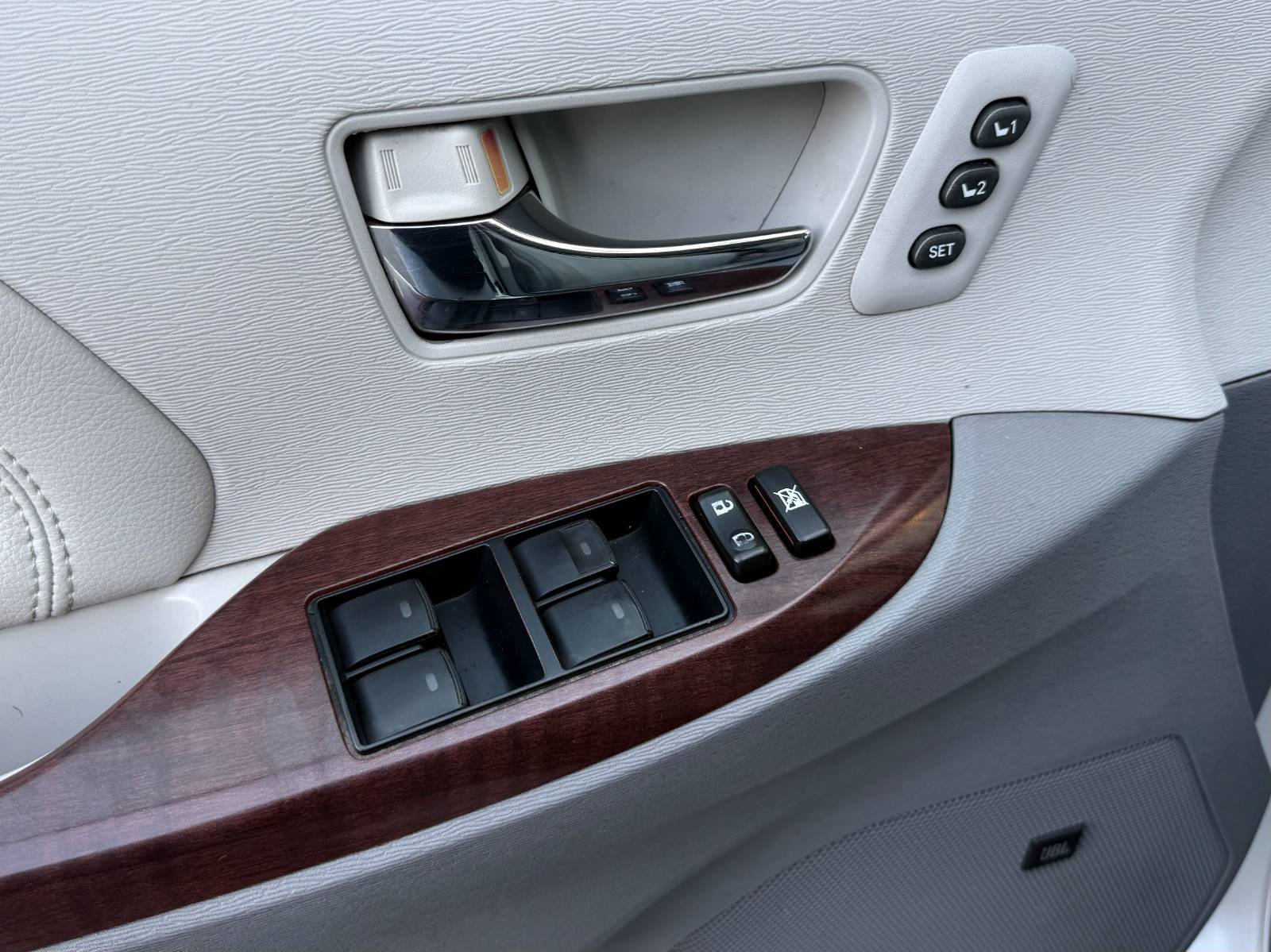 Used 2012 Toyota Sienna Limited w/ Premium Pkg FWD image 24