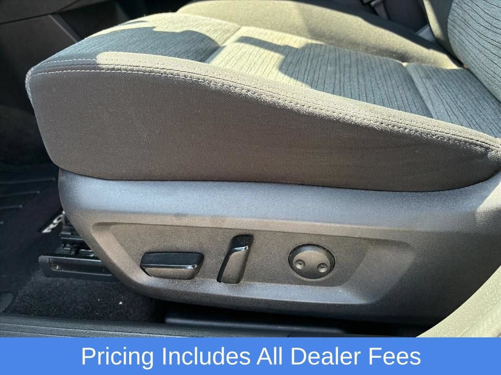 Used 2023 Nissan Rogue SV AWD/4WD image 18