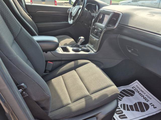 Used 2020 Jeep Grand Cherokee Laredo AWD/4WD image 12