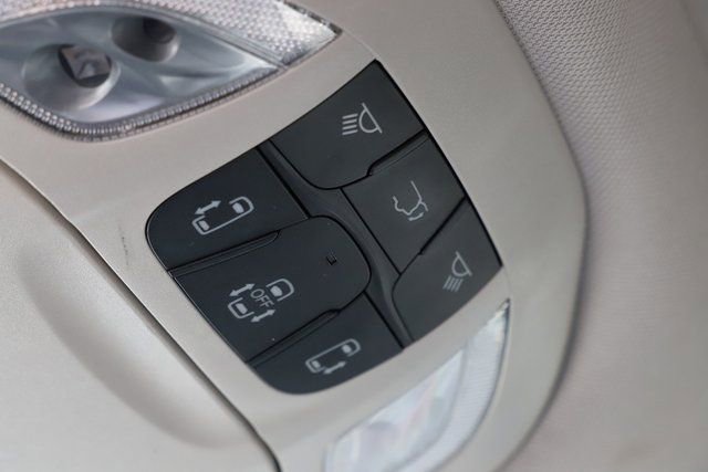 Used 2024 Chrysler Pacifica Limited FWD image 42
