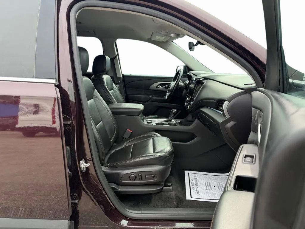Used 2018 Chevrolet Traverse LT FWD image 31