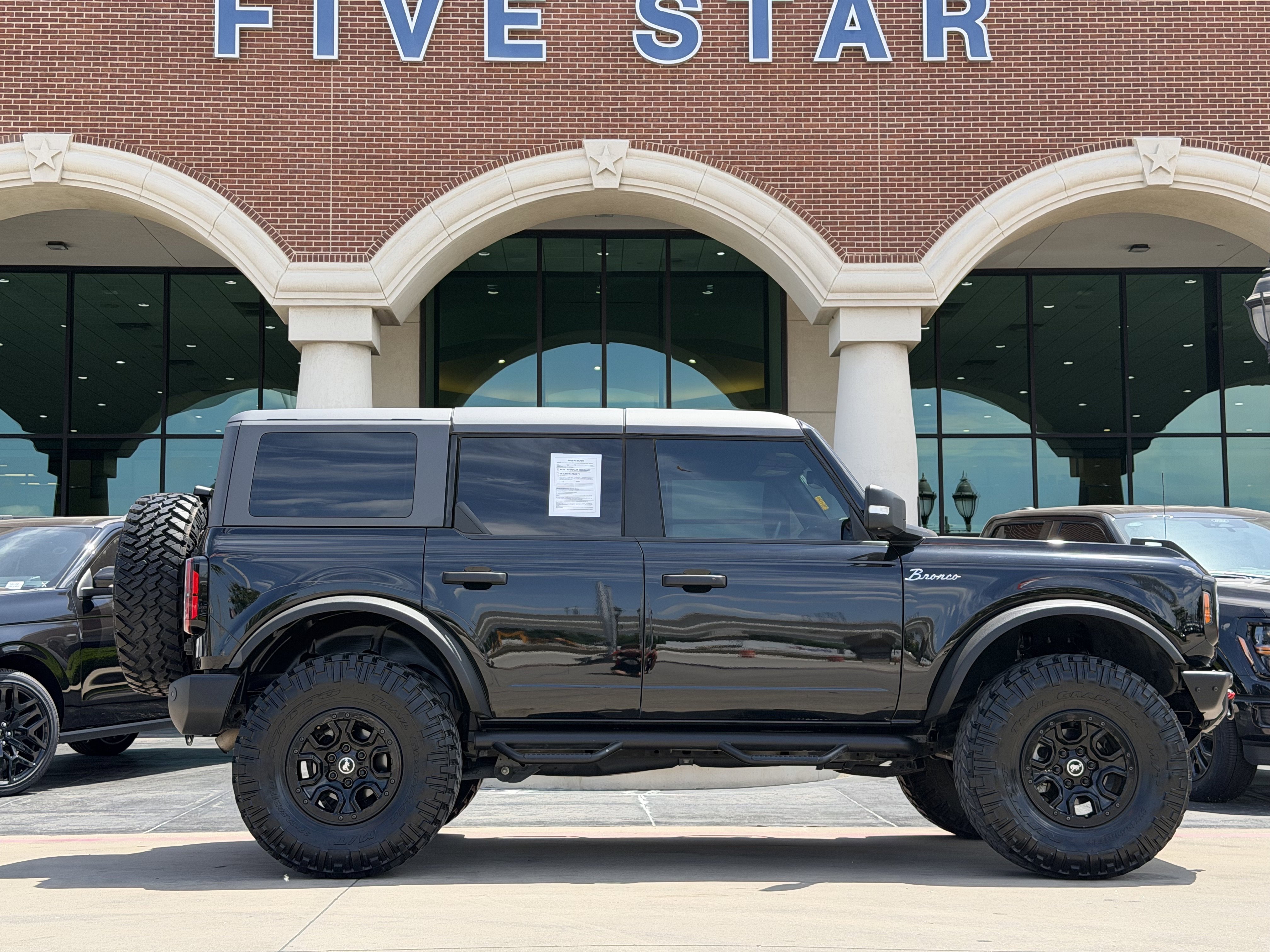 Certified 2023 Ford Bronco Wildtrak AWD/4WD image 3