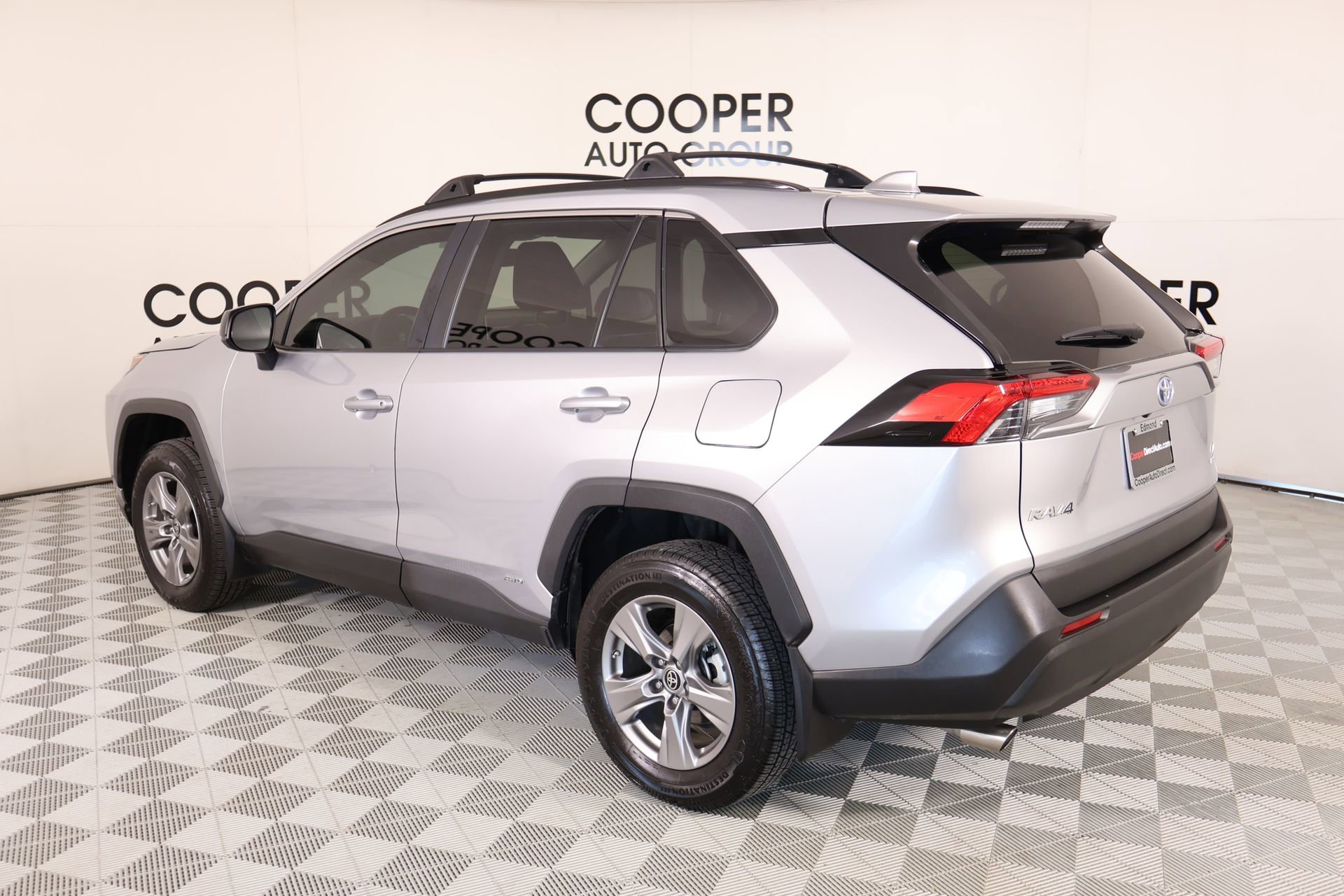 Used 2024 Toyota RAV4 LE AWD/4WD image 21