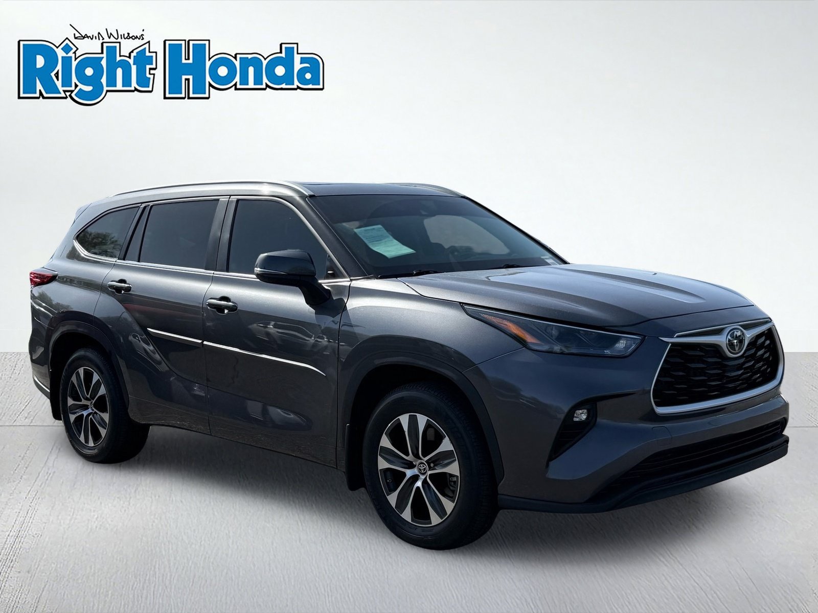 Used 2023 Toyota Highlander XLE FWD image 10