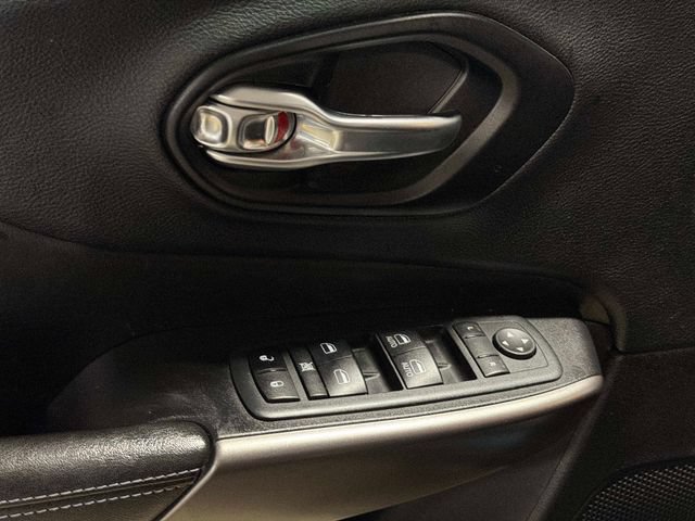 Used 2021 Jeep Cherokee Latitude FWD image 17