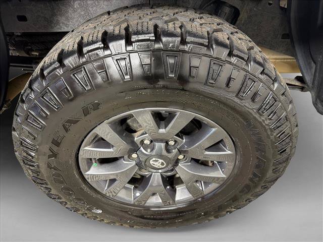 Used 2023 Toyota Tacoma SR5 w/ Technology Package AWD/4WD image 17