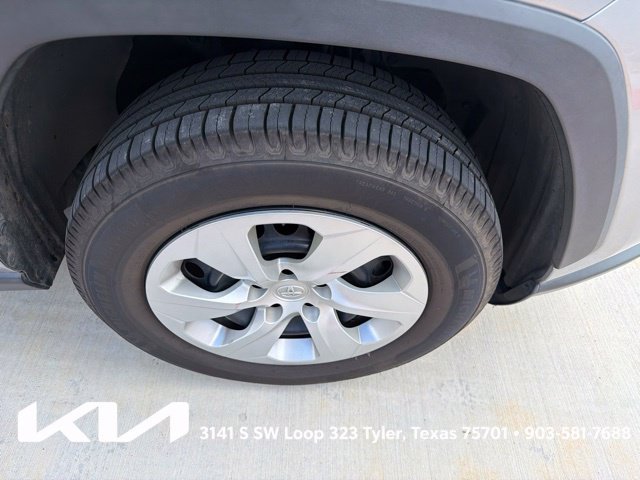 Used 2019 Toyota RAV4 LE FWD image 12