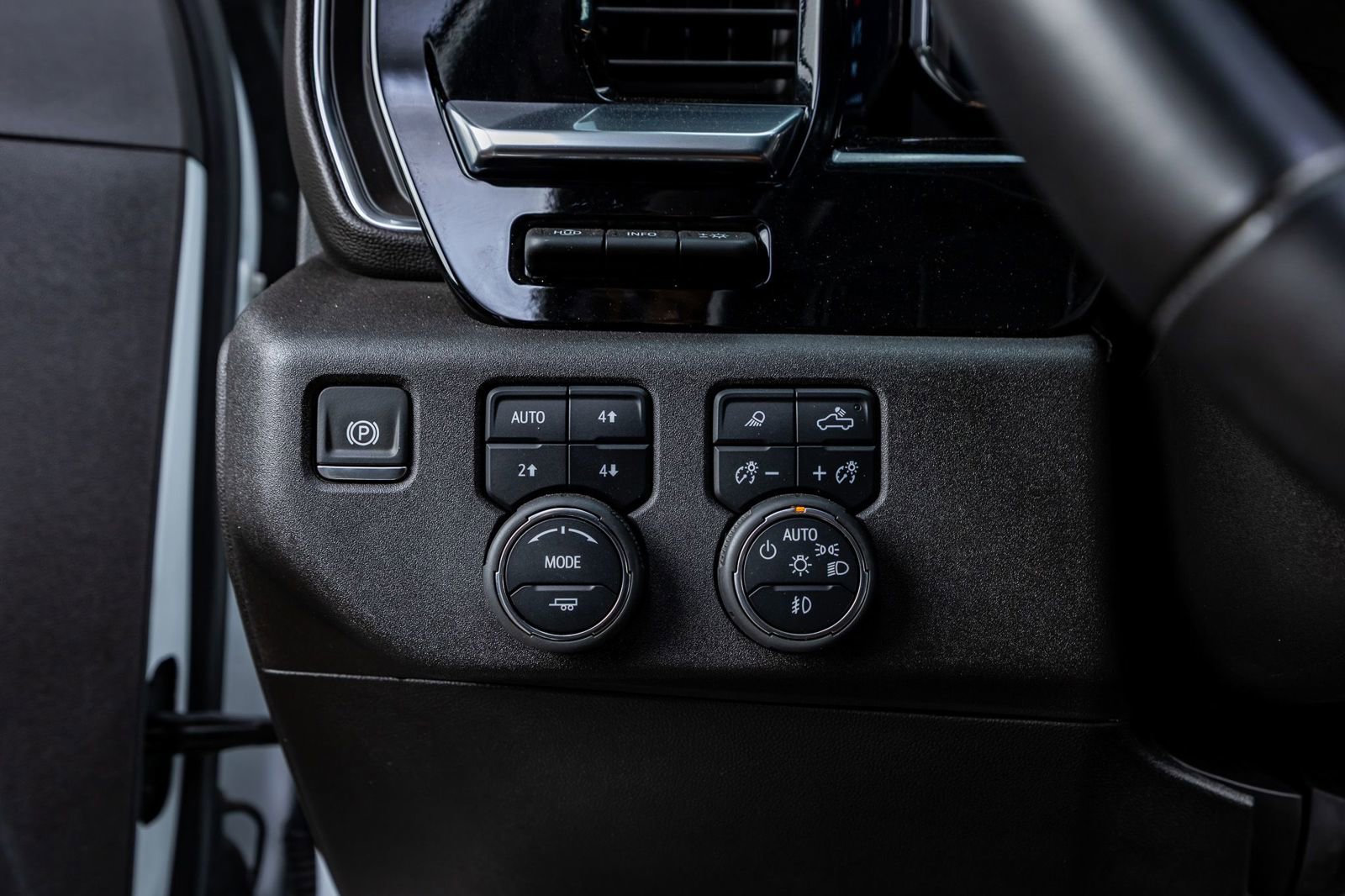 Used 2024 Chevrolet Silverado 3500 High Country w/ High Country Premium Package image 22