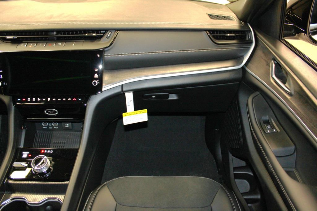 New 2026 Jeep Grand Cherokee Altitude image 31