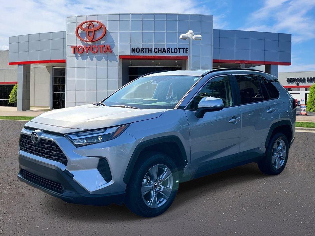 Used 2025 Toyota RAV4 XLE AWD/4WD image 5