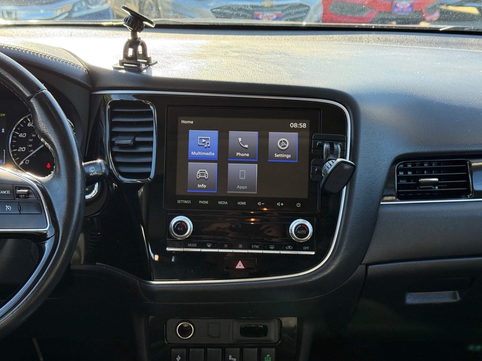 Used 2020 Mitsubishi Outlander SE image 19