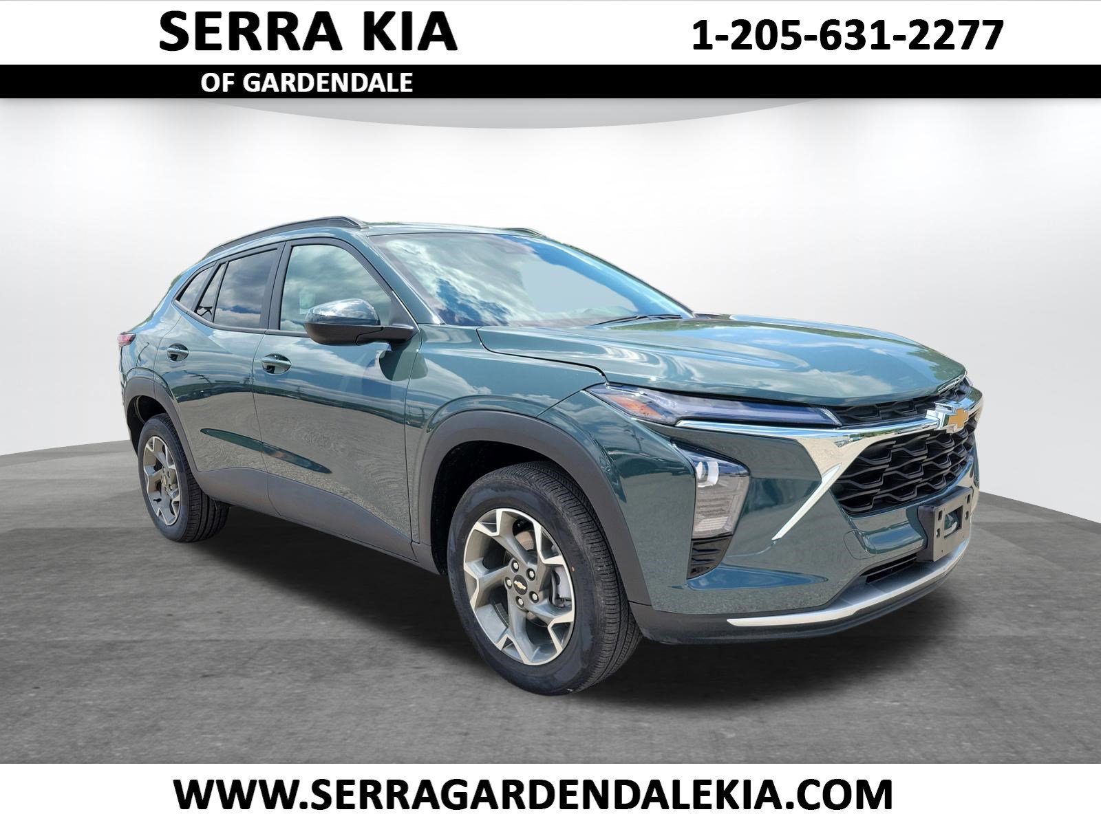 Used 2025 Chevrolet Trax LT FWD image 1
