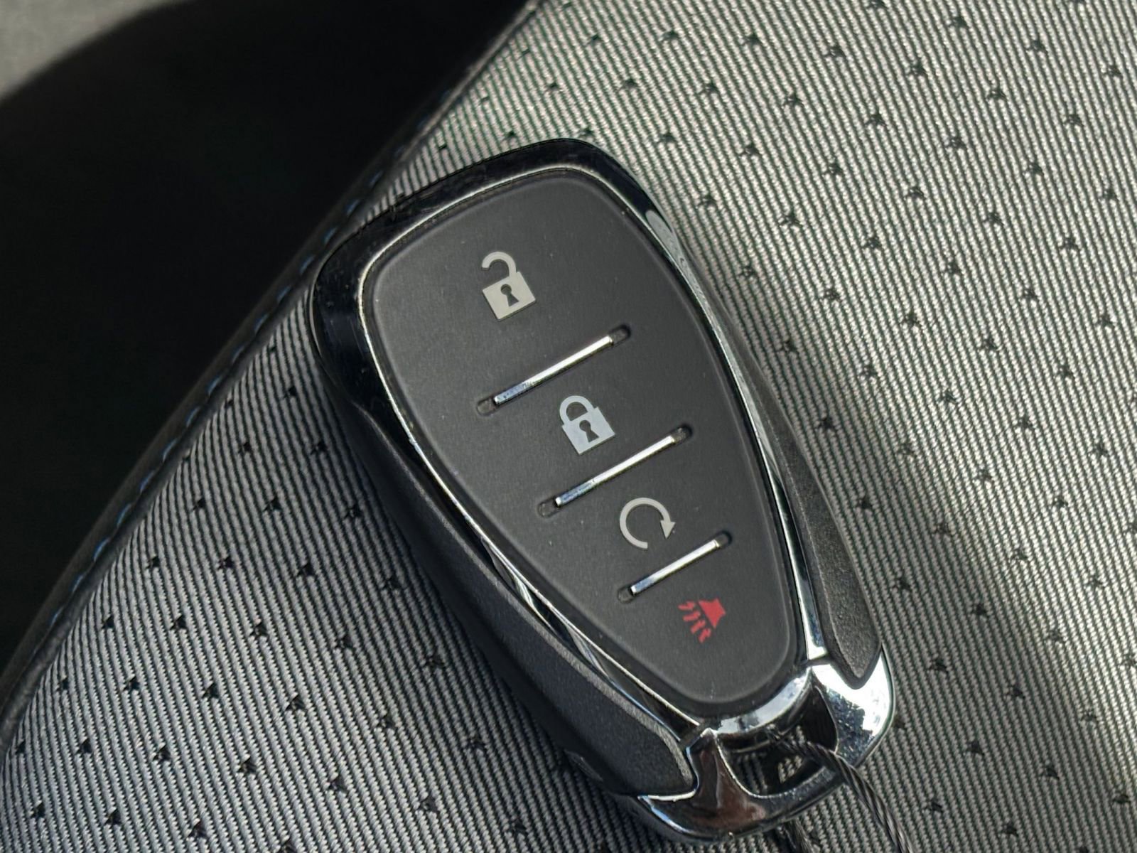 Used 2025 Chevrolet Trax LT FWD image 23
