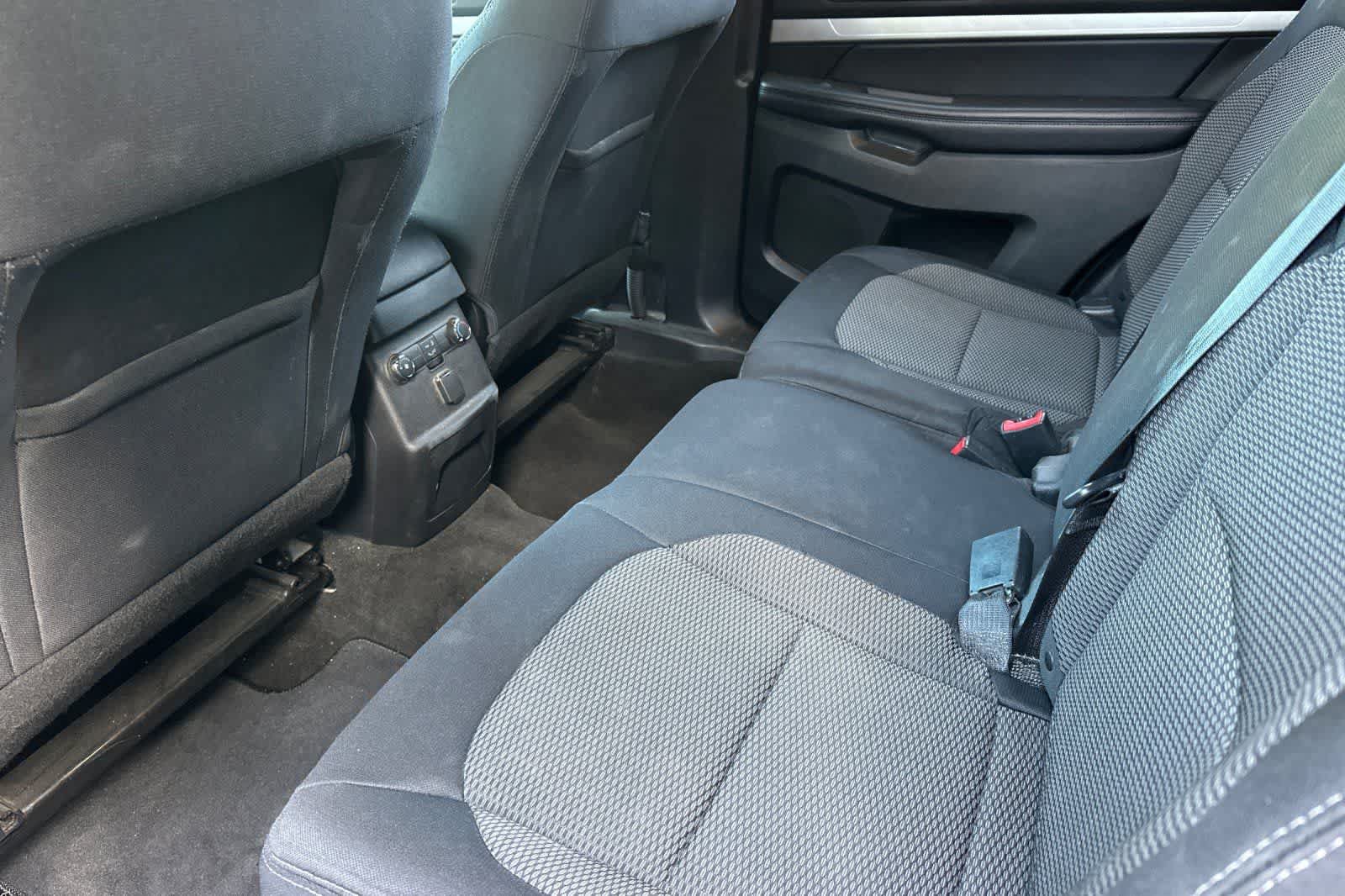 Used 2017 Ford Explorer XLT FWD image 5