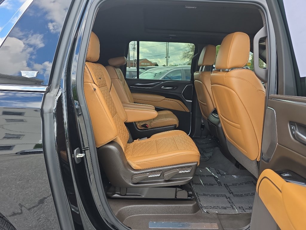 Used 2021 Cadillac Escalade ESV Premium Luxury AWD/4WD image 26