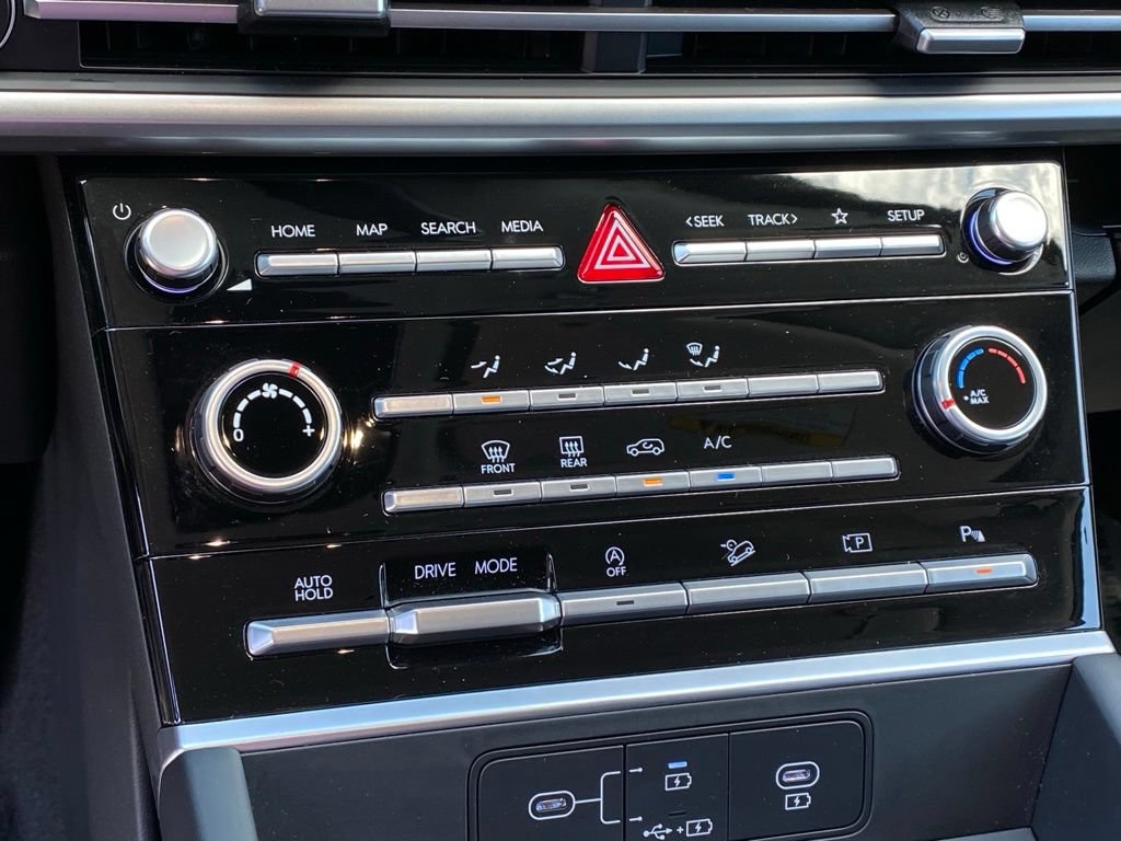 Used 2025 Hyundai Santa Fe SE FWD image 19