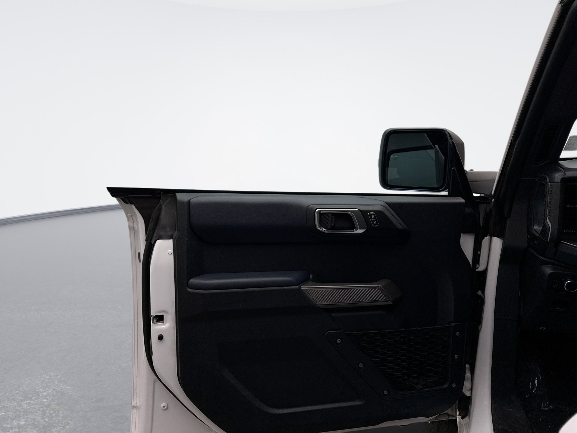 Used 2023 Ford Bronco Outer Banks image 9