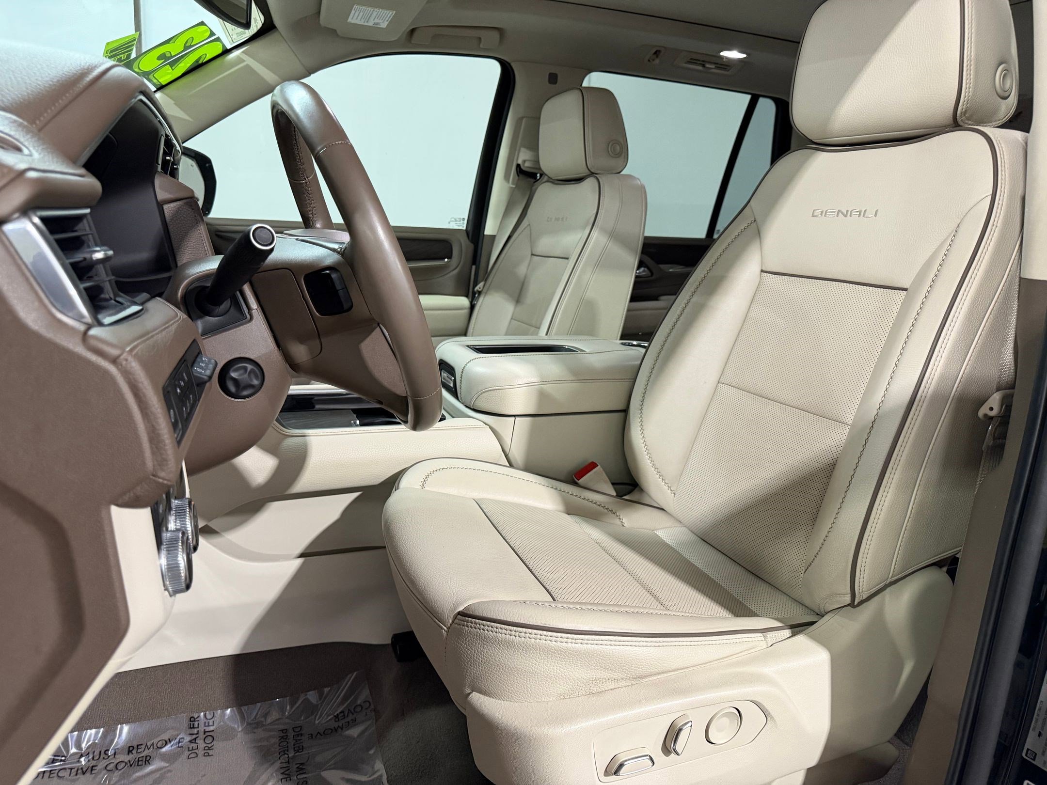 Used 2023 GMC Yukon Denali AWD/4WD image 5