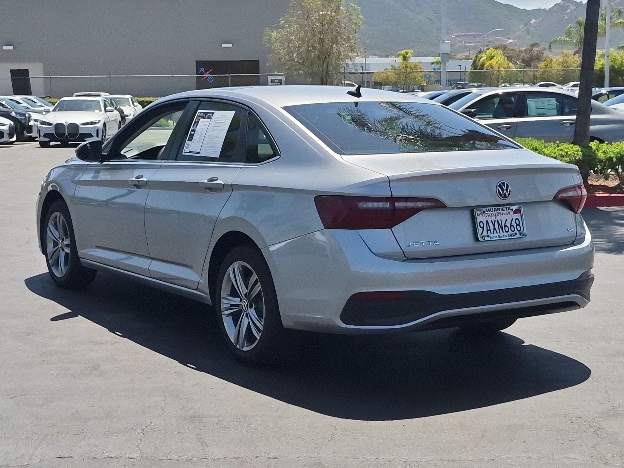 Used 2022 Volkswagen Jetta SE w/ Panoramic Sunroof Package FWD image 8