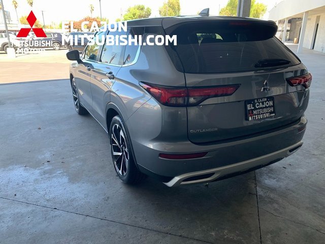 Used 2024 Mitsubishi Outlander SE image 5