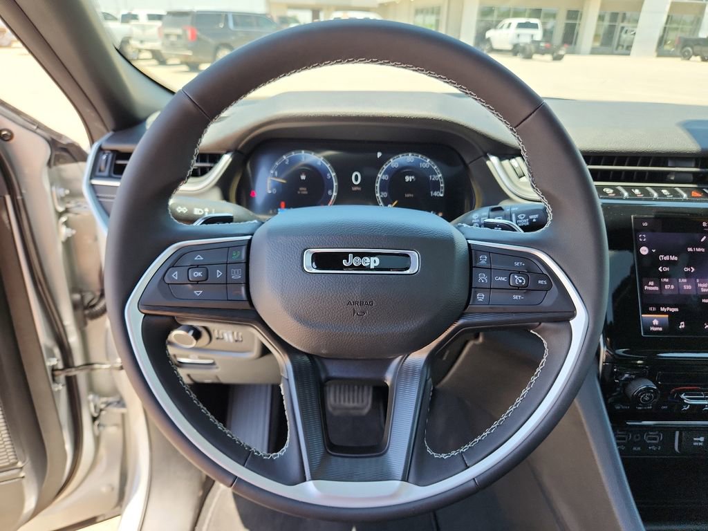 New 2025 Jeep Grand Cherokee L Laredo image 24