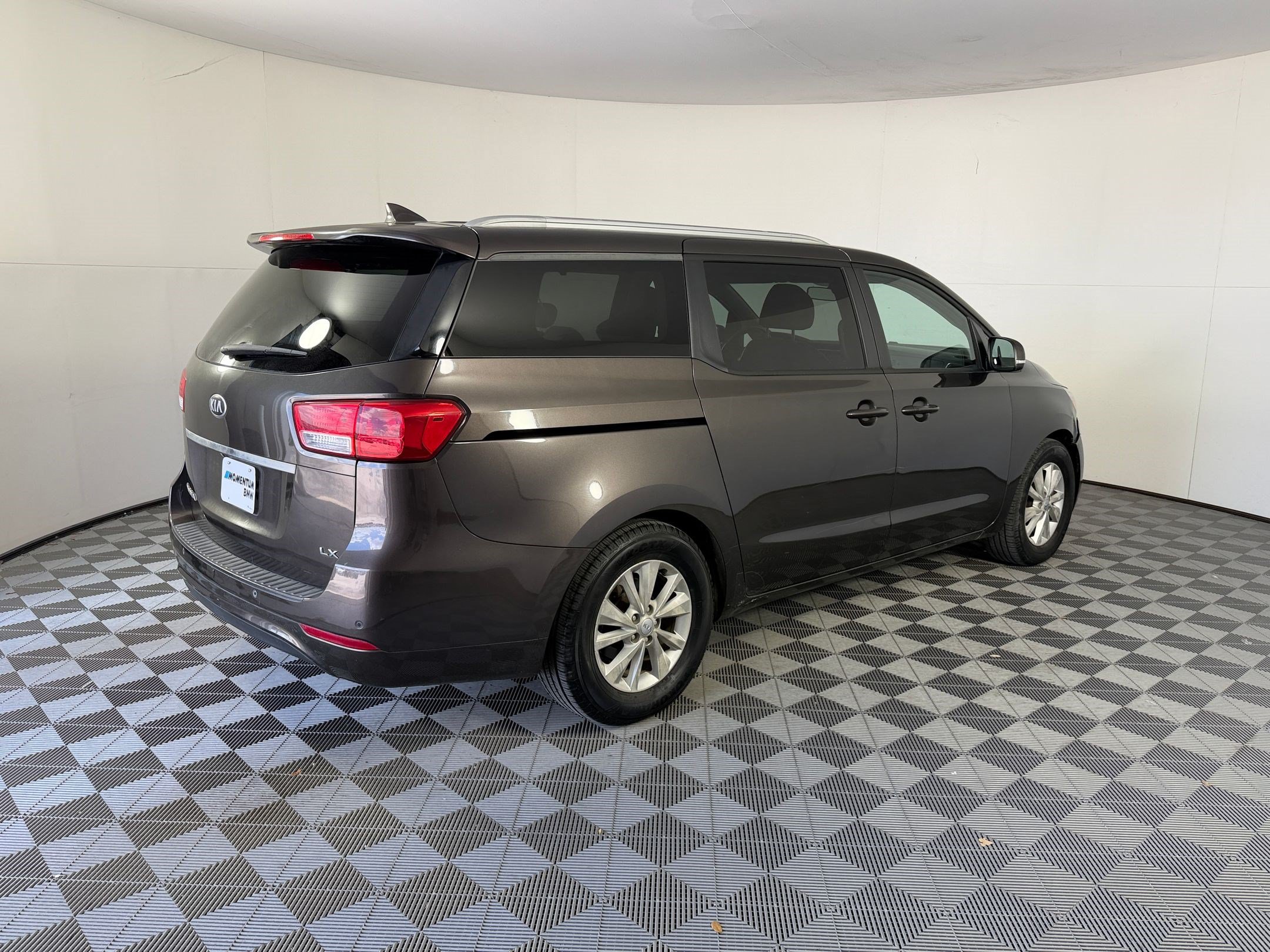 Used 2017 Kia Sedona LX w/ LX Essentials Premium Package FWD image 9