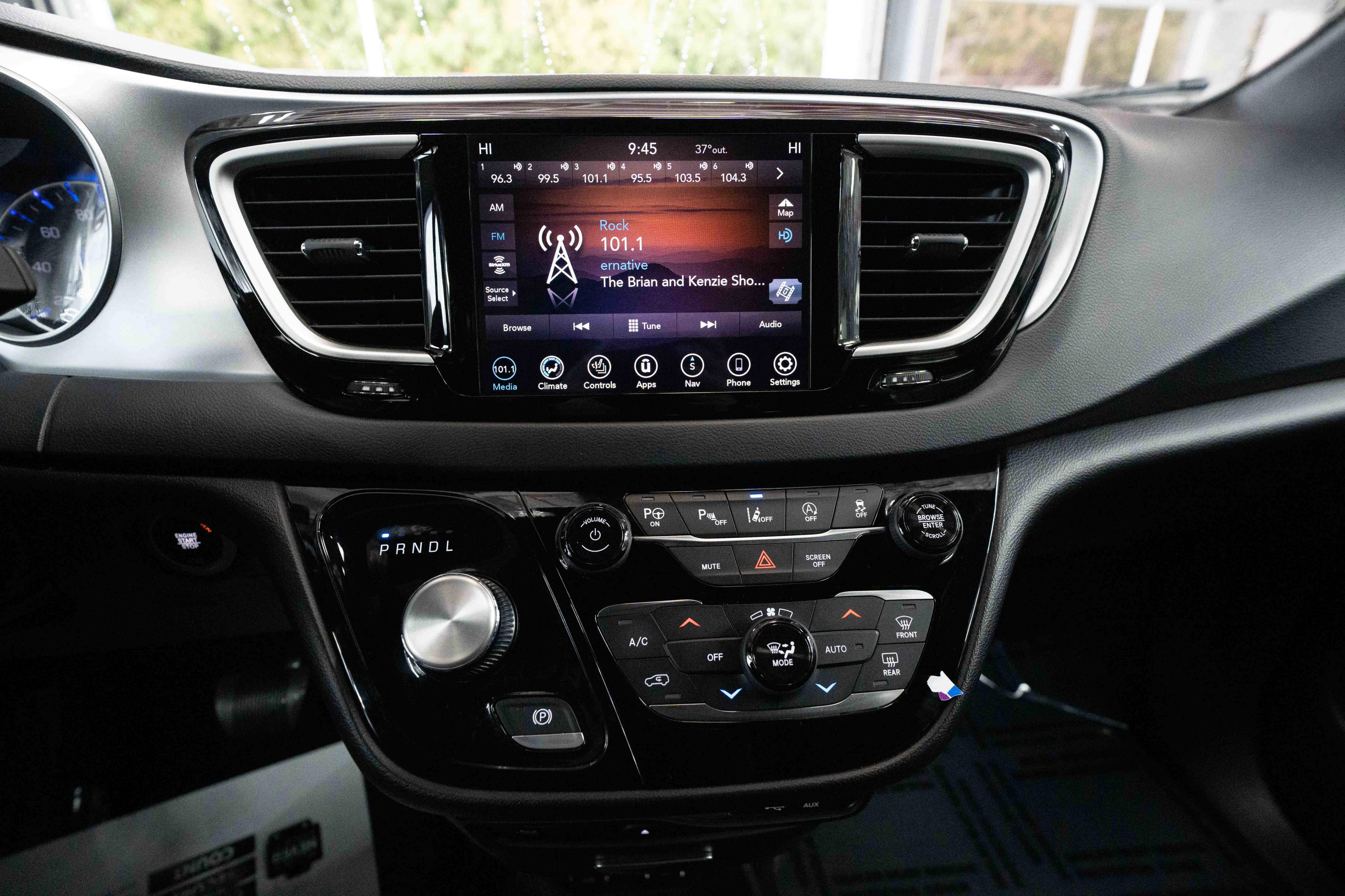 Used 2020 Chrysler Pacifica Touring-L Plus w/ Advanced Safetytec Group image 17