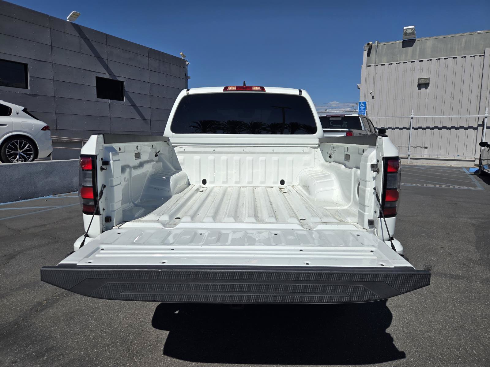 Used 2024 Nissan Frontier SV w/ Tow Package AWD/4WD image 28