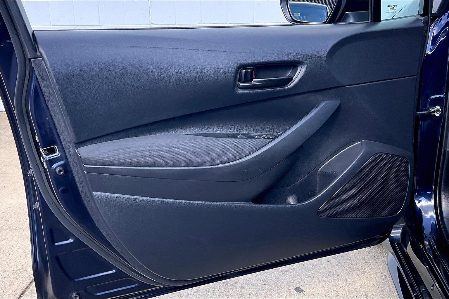 Used 2025 Toyota Corolla LE FWD image 27