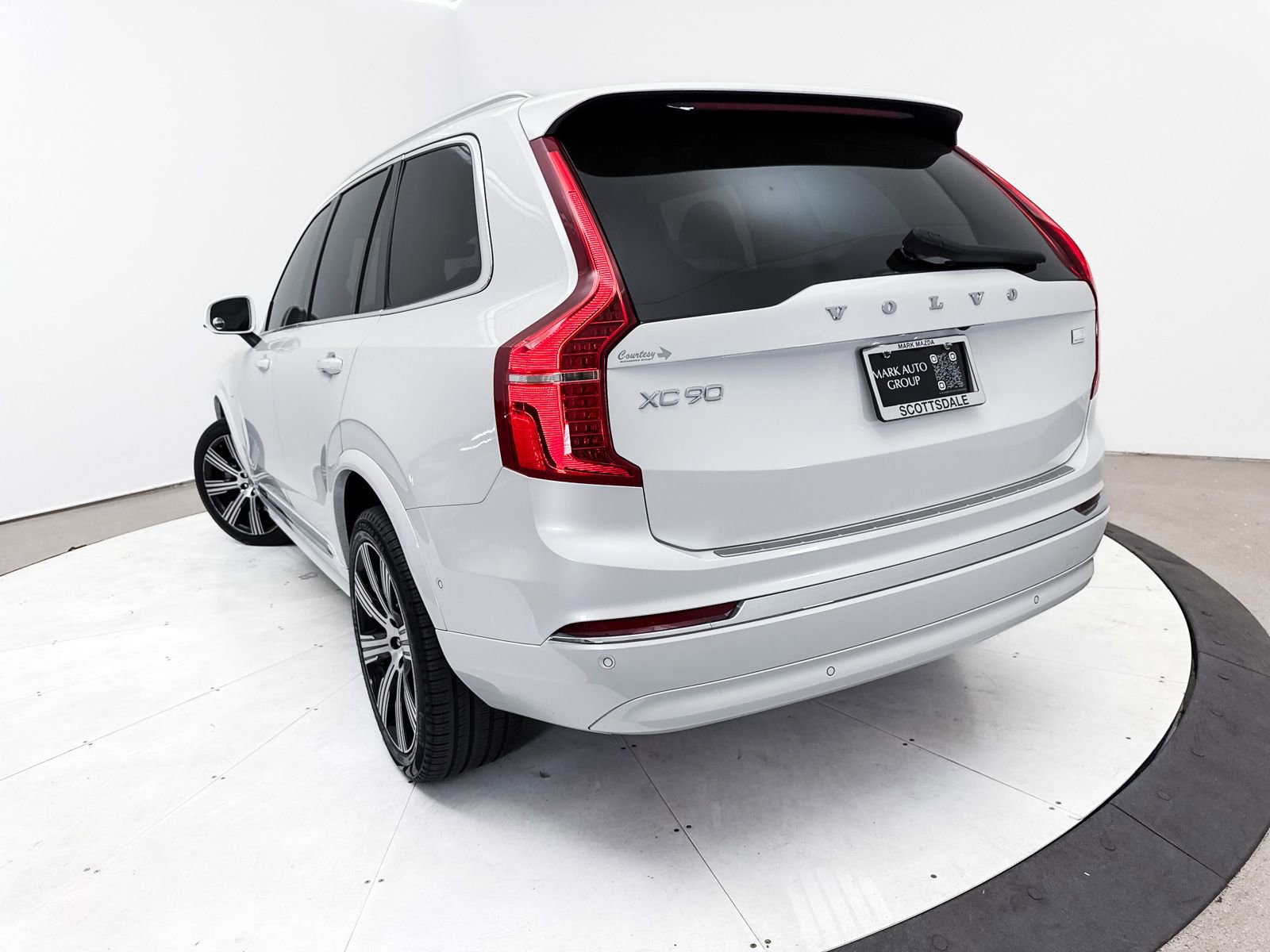 Used 2024 Volvo XC90 T8 Plus w/ Protection Package Premier image 10