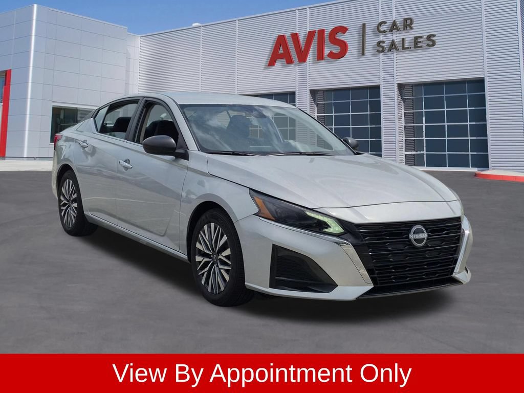 Used 2025 Nissan Altima 2.5 SV FWD image 3