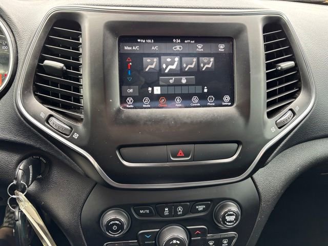 Used 2019 Jeep Cherokee Latitude w/ Cold Weather Group AWD/4WD image 30