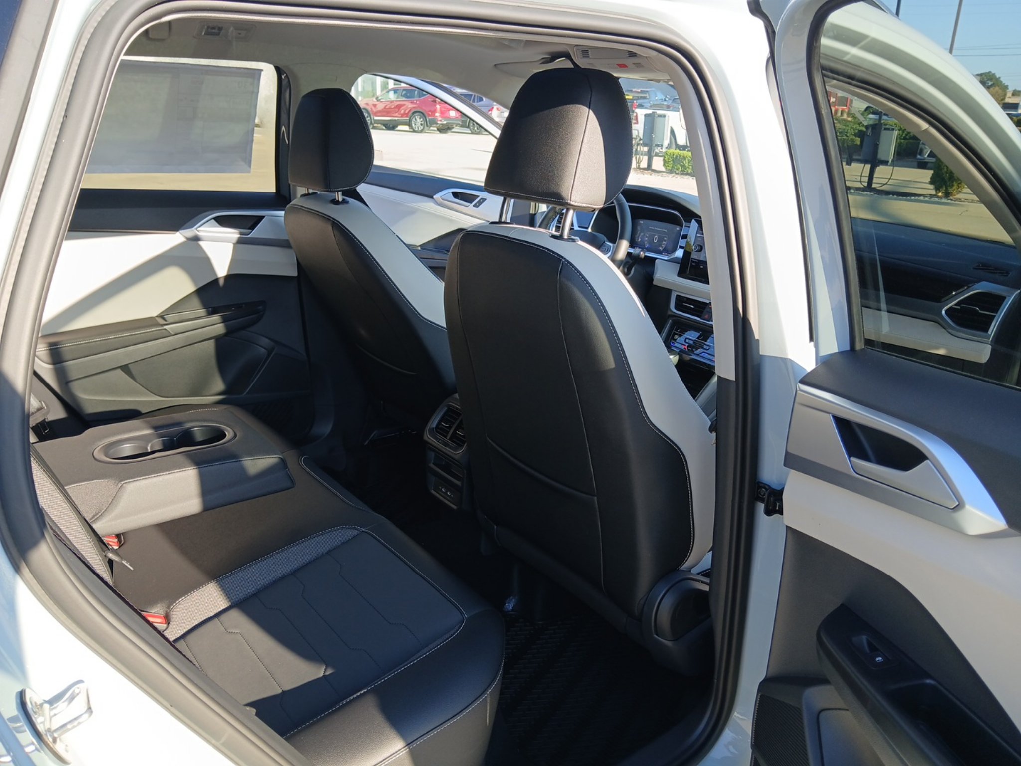 New 2027 Volkswagen Taos SE FWD image 24