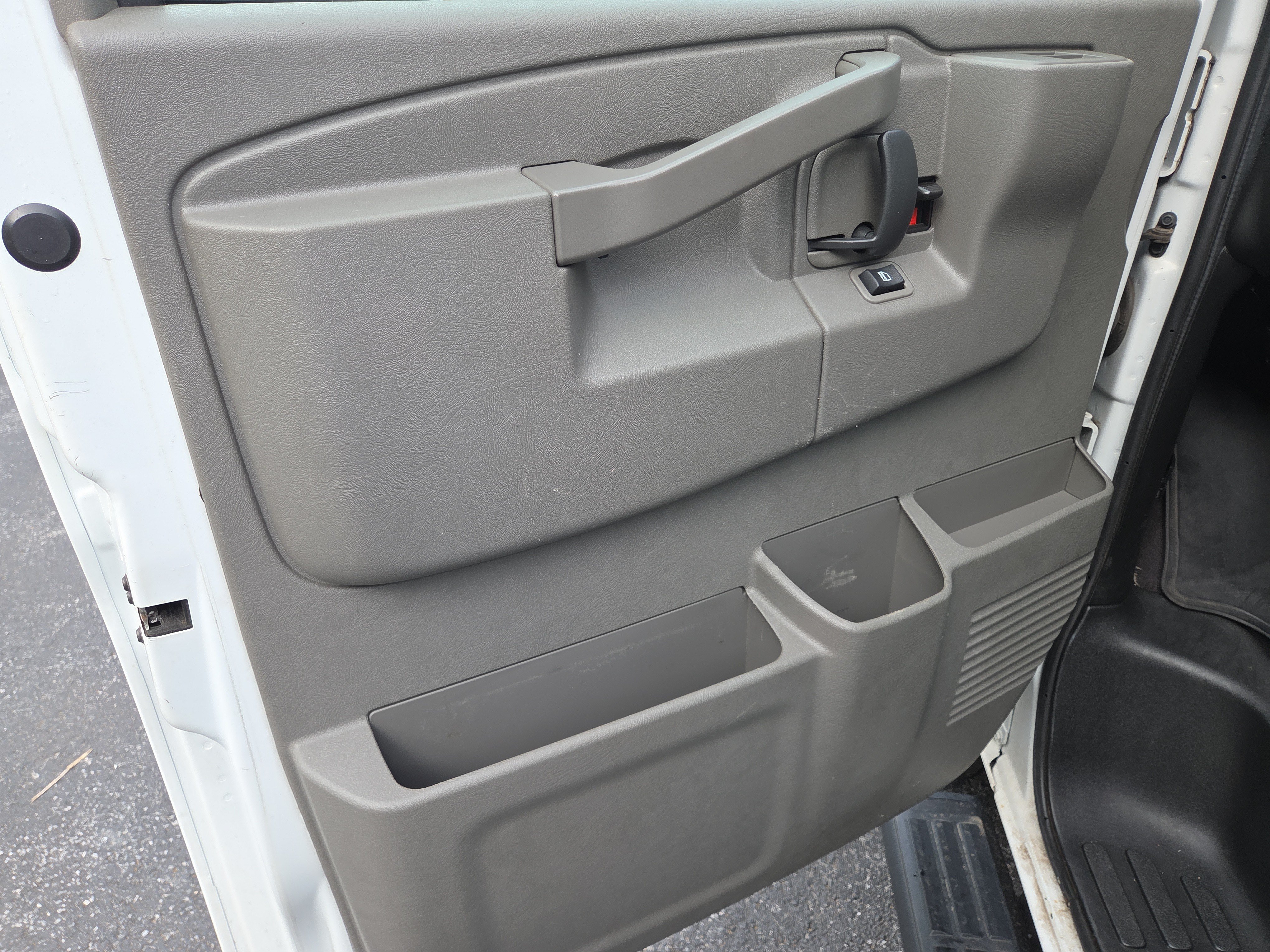 Used 2020 Chevrolet Express 2500 LT w/ LT Preferred Equipment Group RWD image 15