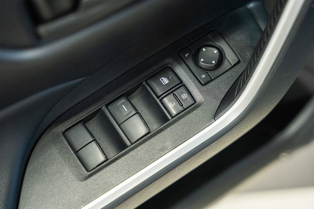 Used 2025 Toyota RAV4 LE image 32