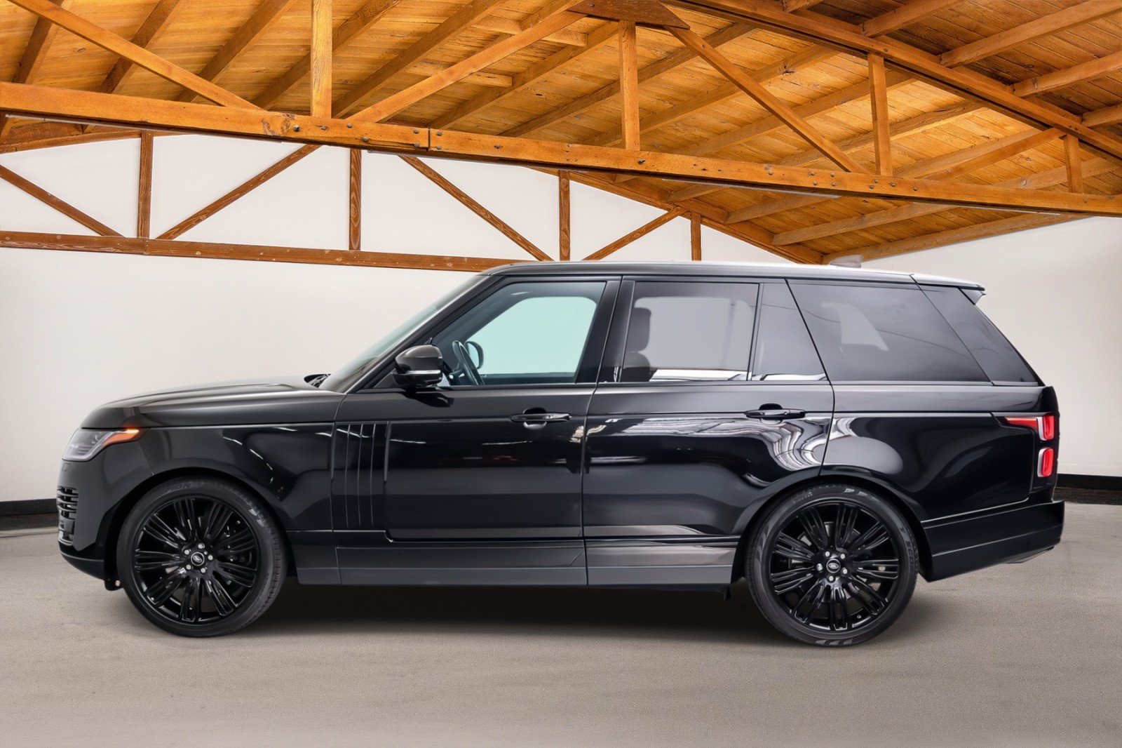 Used 2021 Land Rover Range Rover P525 Westminster Edition AWD/4WD image 2
