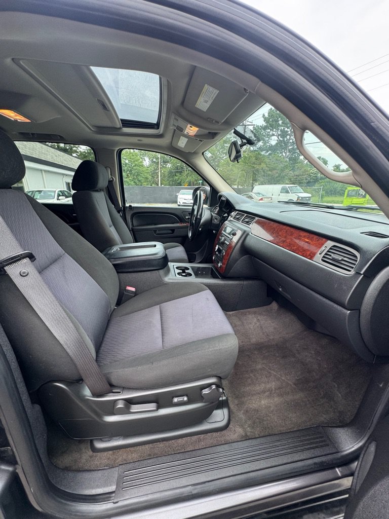 Used 2010 Chevrolet Avalanche LS w/ Interior Plus Package AWD/4WD image 9