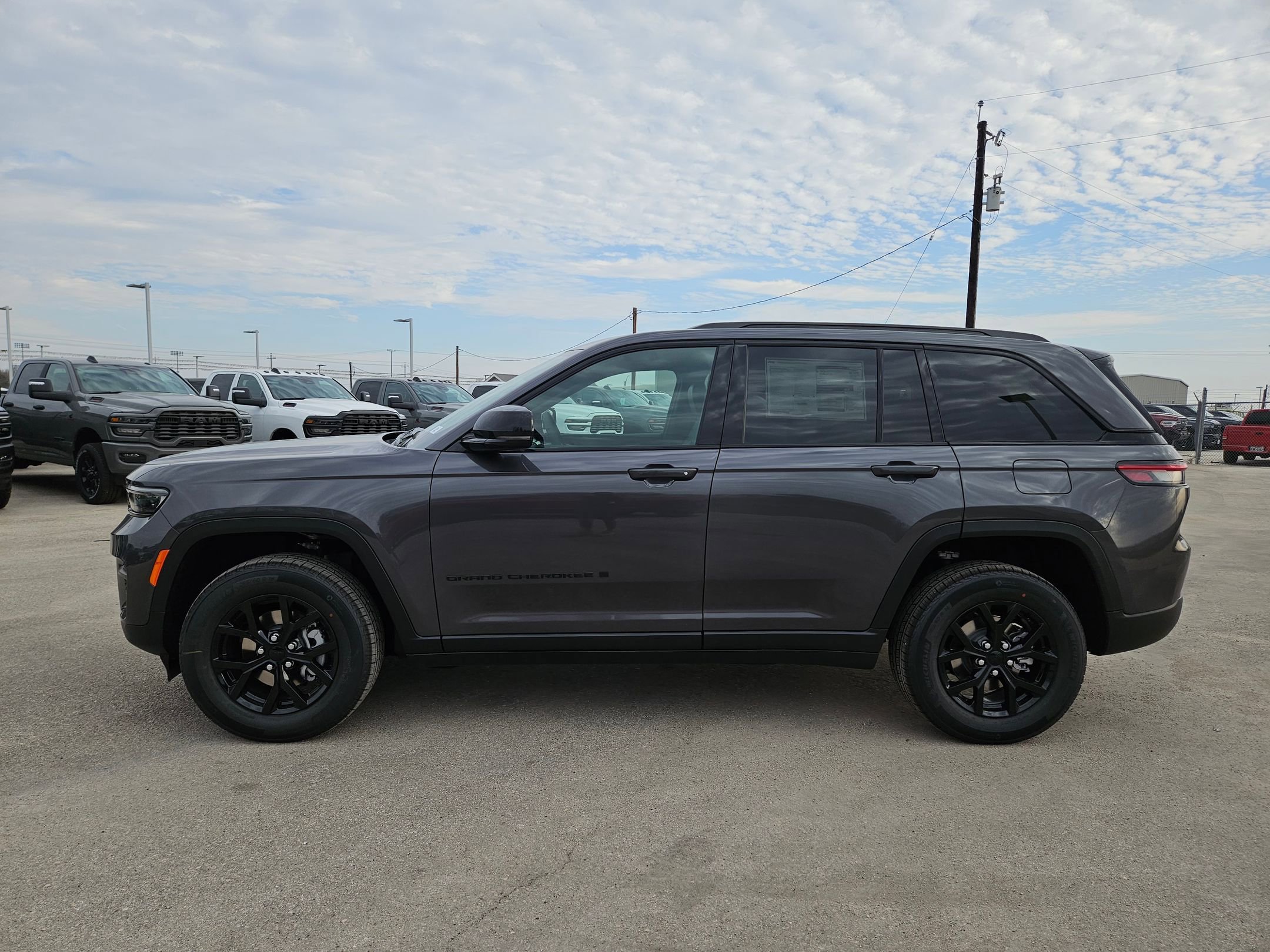 New 2025 Jeep Grand Cherokee Altitude image 6